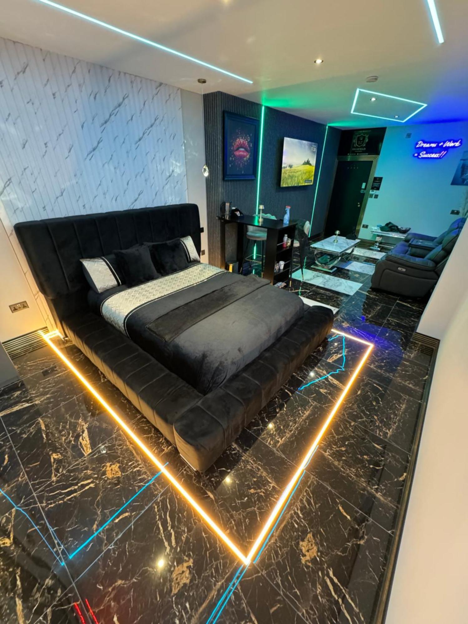 Highfield Private Spa Apartment Bradford  Extérieur photo